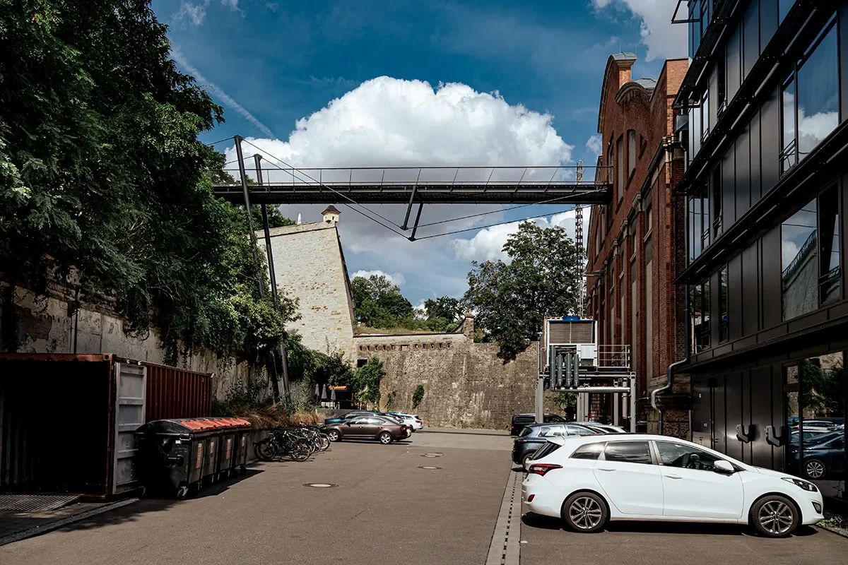 Referenz: Brückenbau Zentralheize Erfurt – Ansicht Parkplatz